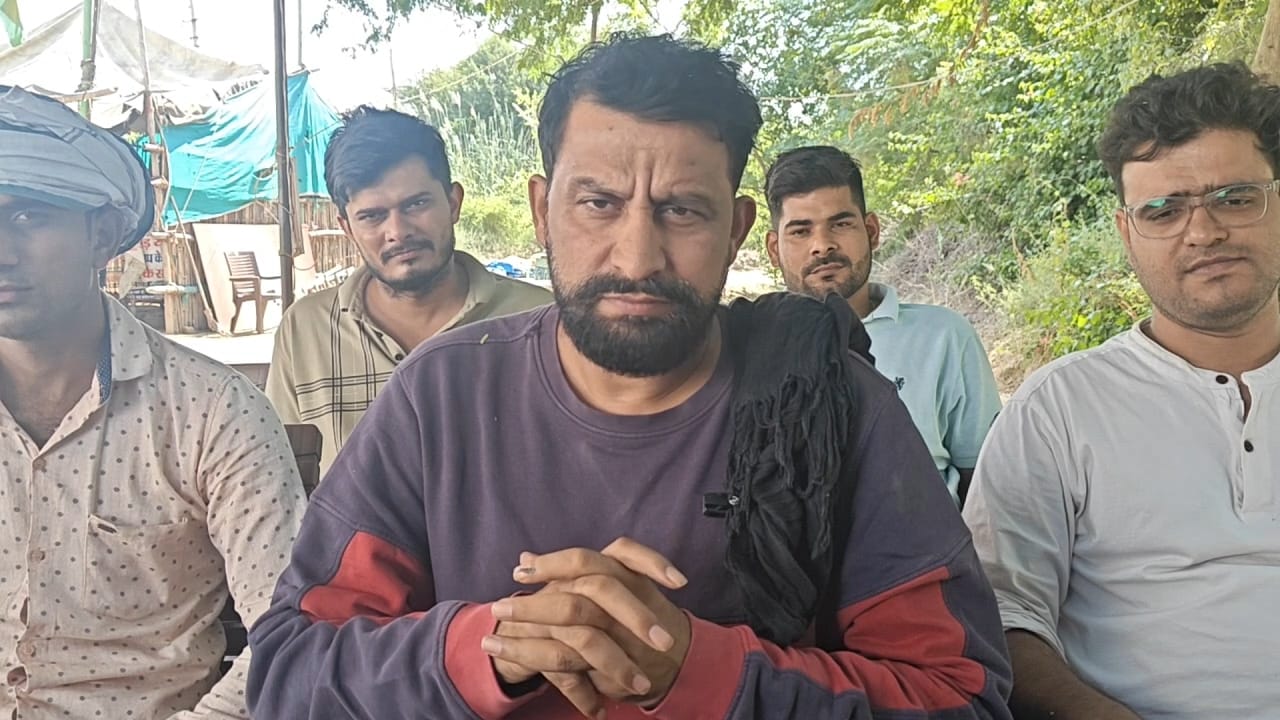 फोटो कैप्शनः 14 आरटीकेः 2 पत्रकारों से बातचीत करते जयहिंद सेना प्रमुख नवीन जयहिंद। -------- फोटो कैप्शनः 14 आरटीकेः 2 पत्रकारों से बातचीत करते जयहिंद सेना प्रमुख नवीन जयहिंद। --------