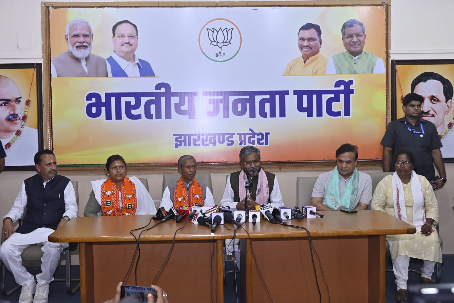 हिमंत विश्व सरमा, बाबूलाल मरांडी सहित अनय् हिमंत विश्व सरमा, बाबूलाल मरांडी सहित अनय्