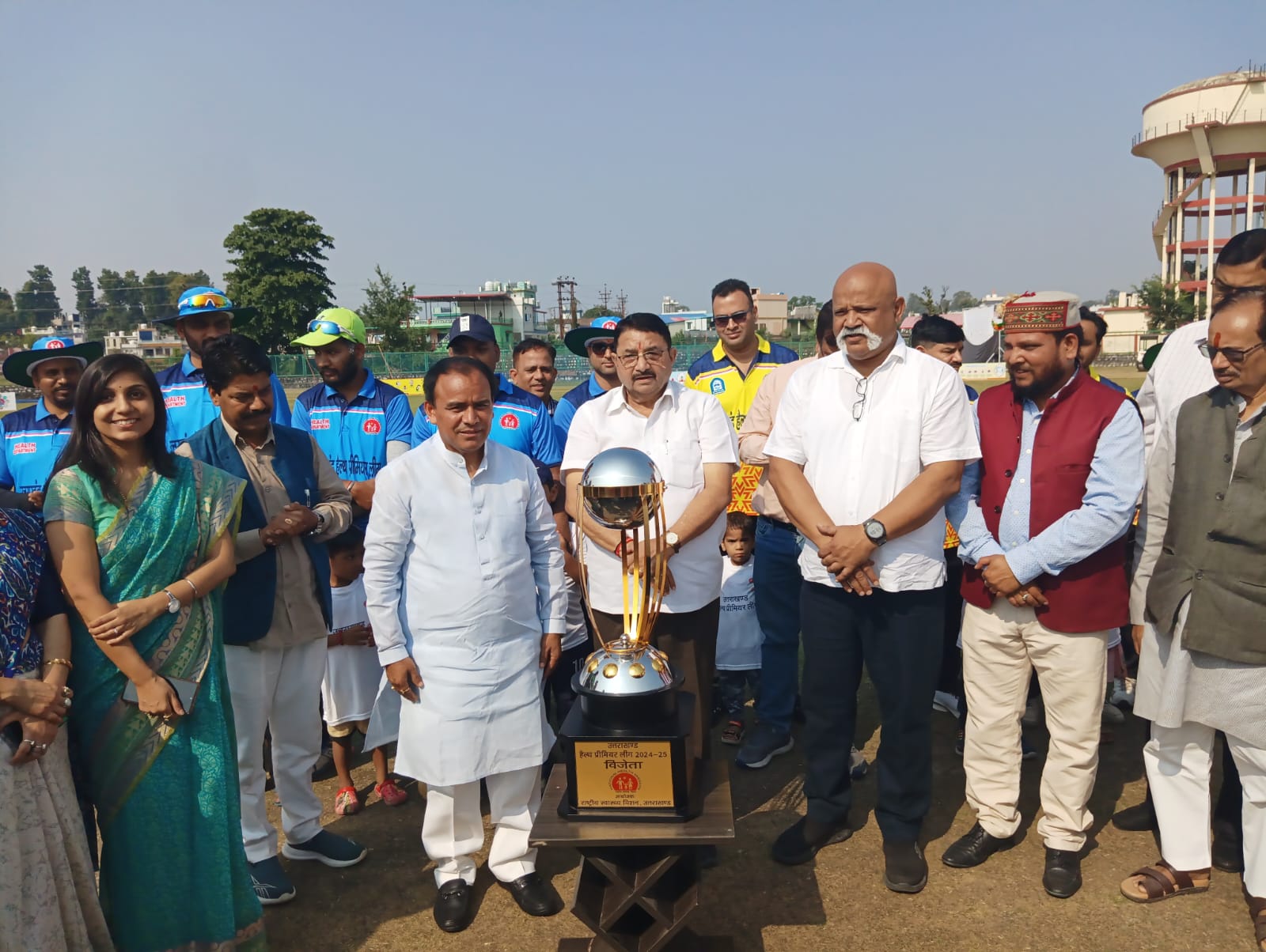 स्वास्थ्य मंत्री डॉ धन सिंह रावत ने सोमवार को महाराणा प्रताप स्पोर्ट्स कॉलेज में उत्तराखंड हैल्थ प्रीमियर लीग (यूएचपीएल) क्रिकेट टूर्नामेंट के शुभारंभ कार्यक्रम में। स्वास्थ्य मंत्री डॉ धन सिंह रावत ने सोमवार को महाराणा प्रताप स्पोर्ट्स कॉलेज में उत्तराखंड हैल्थ प्रीमियर लीग (यूएचपीएल) क्रिकेट टूर्नामेंट के शुभारंभ कार्यक्रम में।