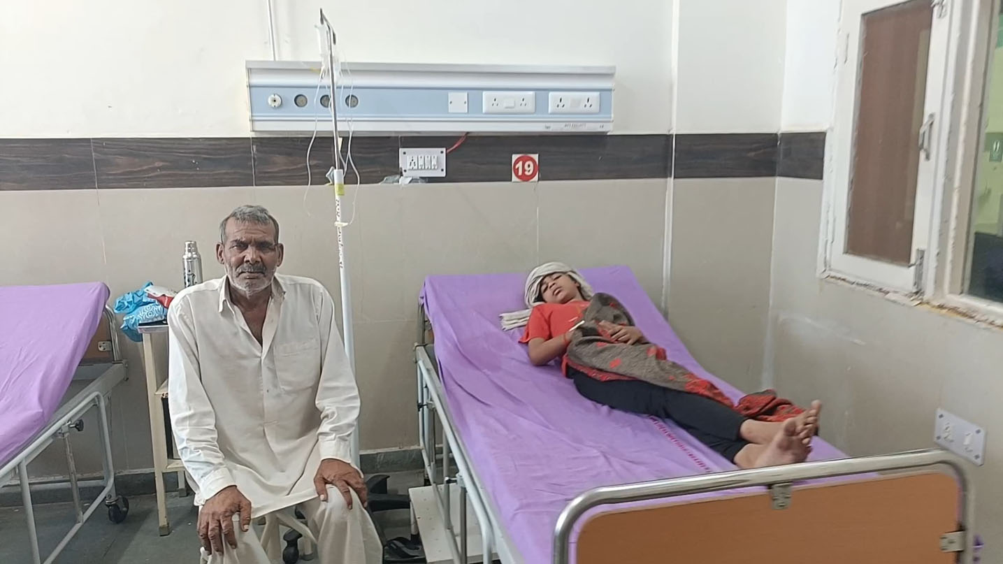 नागरिक अस्पताल में उपचार के लिए दाखिल मरीज । नागरिक अस्पताल में उपचार के लिए दाखिल मरीज ।