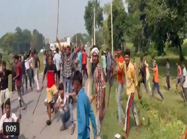 आक्रोशित भीड़ ने किया हंगामा आक्रोशित भीड़ ने किया हंगामा