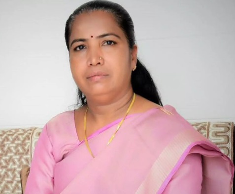 बनासकांठा लोकसभा सीट की सांसद गेनीबेन ठाकोर, जिनके वाव विधानसभा सीट से इस्तीफा देने के बाद यहां होगा उप चुनाव। बनासकांठा लोकसभा सीट की सांसद गेनीबेन ठाकोर, जिनके वाव विधानसभा सीट से इस्तीफा देने के बाद यहां होगा उप चुनाव।