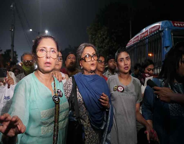 प्रदर्शनकारियों ने डीसी इंदिरा को घेरा प्रदर्शनकारियों ने डीसी इंदिरा को घेरा