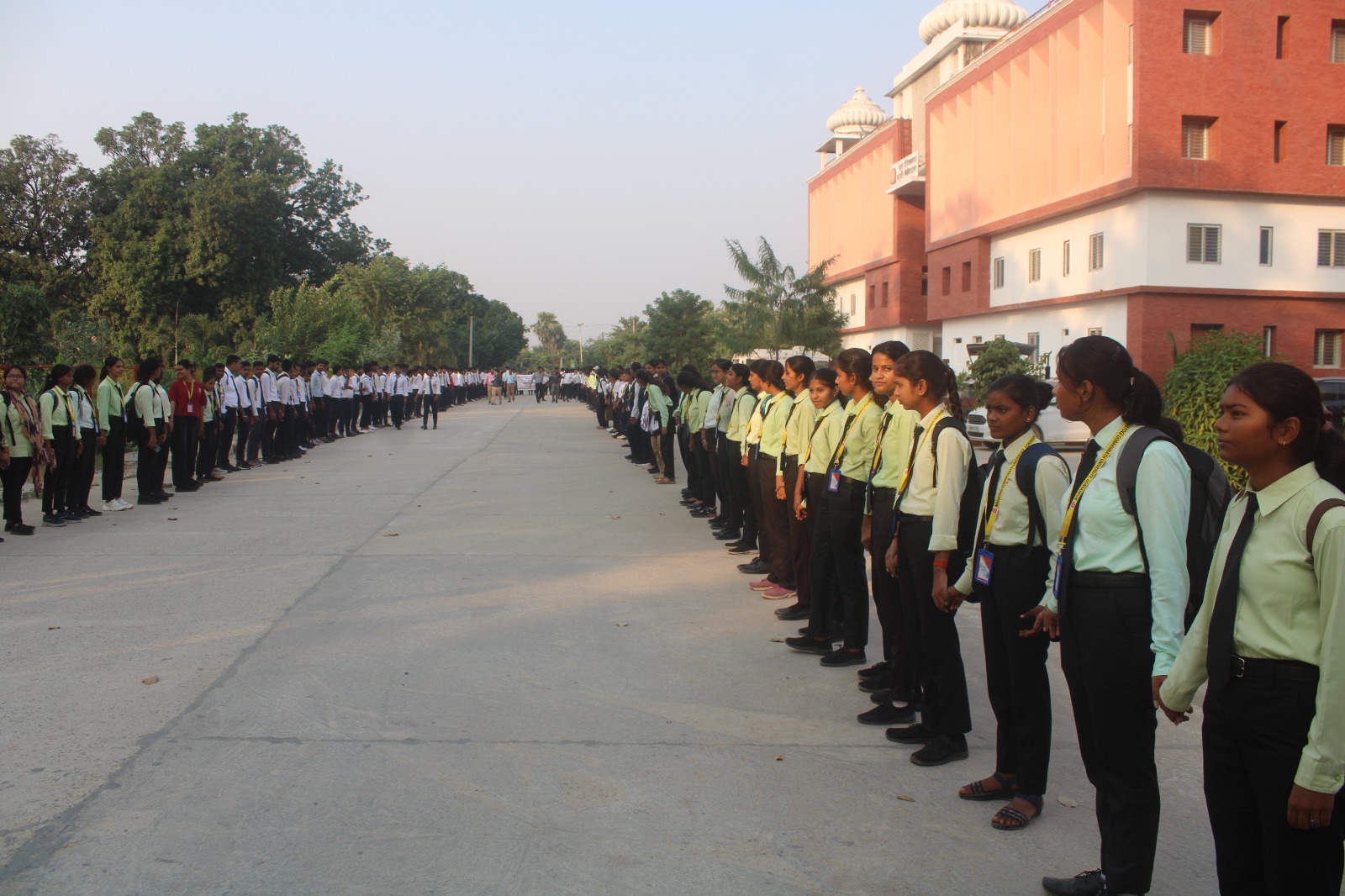 मिशन शक्ति के तहत स्वयंसेवकों ने बनाई मानव श्रृंखला* मिशन शक्ति के तहत स्वयंसेवकों ने बनाई मानव श्रृंखला*