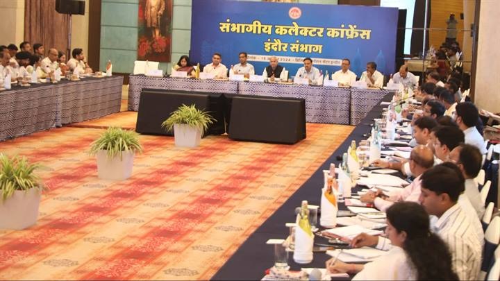 इंदौर में संभागीय कलेक्टर कान्फ्रेंस