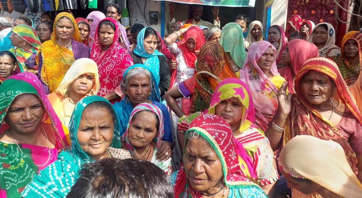 फर्जी कागजात बनाकर बसे बांग्लादेशियों को शरण देने वालों पर कार्रवाई की मांग फर्जी कागजात बनाकर बसे बांग्लादेशियों को शरण देने वालों पर कार्रवाई की मांग