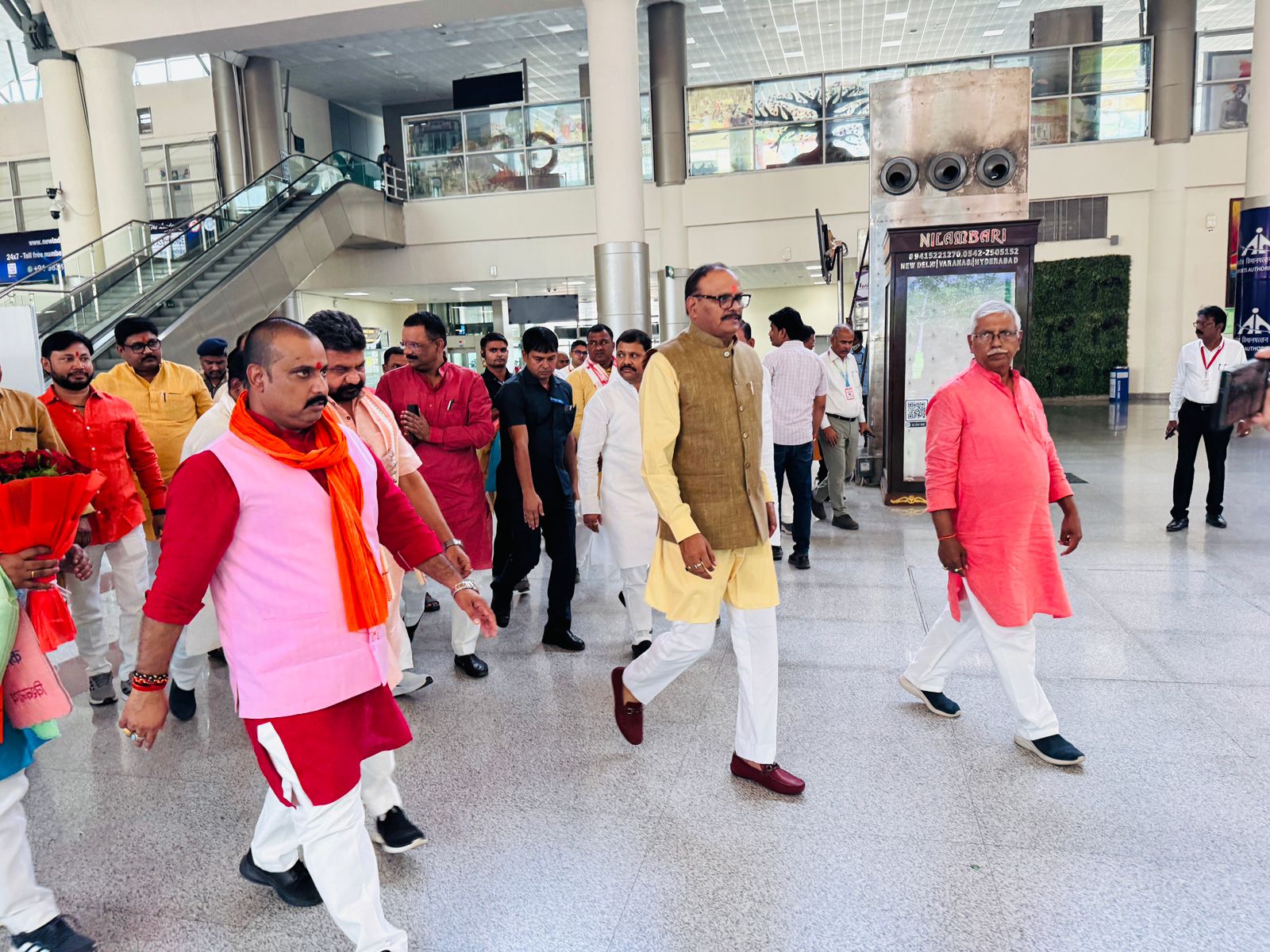 एयरपोर्ट पर ब्रजेश पाठक: फोटो बच्चा गुप्ता एयरपोर्ट पर ब्रजेश पाठक: फोटो बच्चा गुप्ता