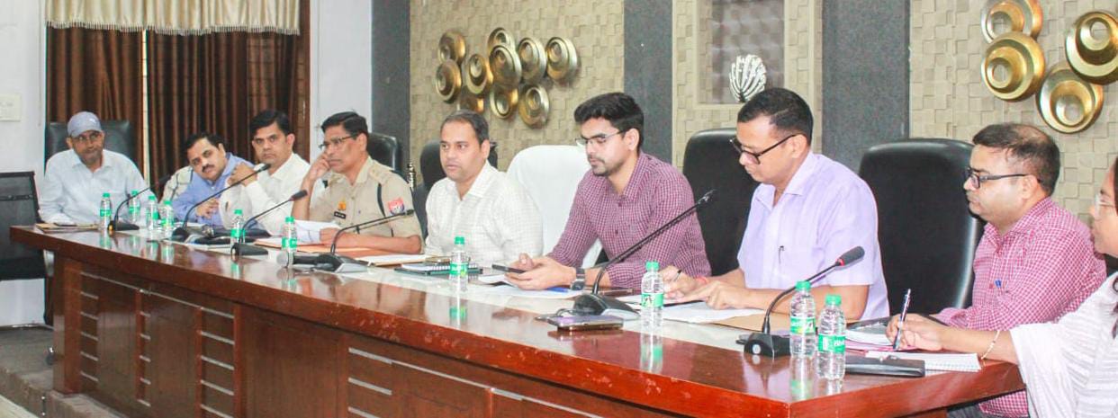 कलेक्ट्रेट सभागार में कुंदरकी विधानसभा उपनिर्वाचन शांतिपूर्ण, निष्पक्ष कराने के लिए जिलाधिकारी की अध्यक्षता में समीक्षा बैठक सम्पन्न। कलेक्ट्रेट सभागार में कुंदरकी विधानसभा उपनिर्वाचन शांतिपूर्ण, निष्पक्ष कराने के लिए जिलाधिकारी की अध्यक्षता में समीक्षा बैठक सम्पन्न।