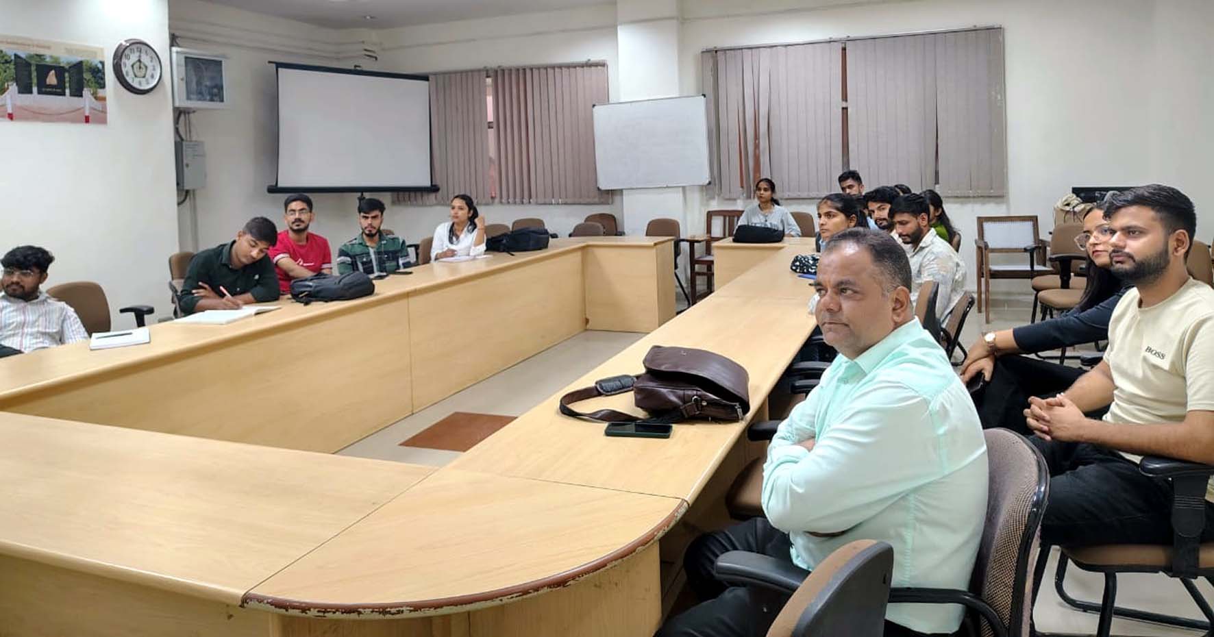 वेबिनार में भाग लेते अतिथिगण एवं प्रतिभागी। वेबिनार में भाग लेते अतिथिगण एवं प्रतिभागी।