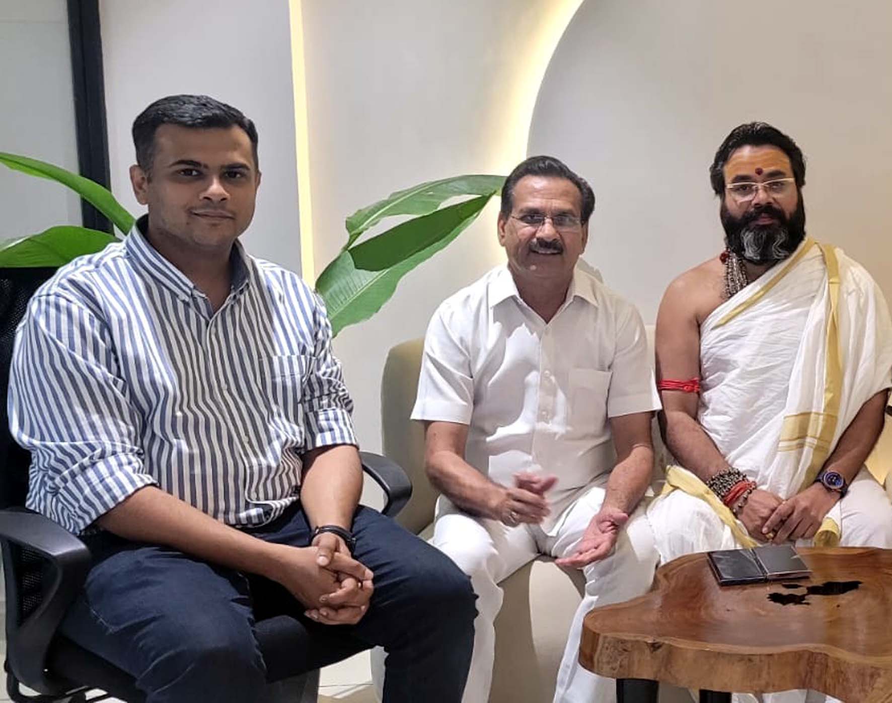 वर्कशॉप में शामिल मुख्य अतिथि महात्मा जगदीश्वरानंद, सत्यपाल अग्रवाल व अन्य अतिथिगण। वर्कशॉप में शामिल मुख्य अतिथि महात्मा जगदीश्वरानंद, सत्यपाल अग्रवाल व अन्य अतिथिगण।