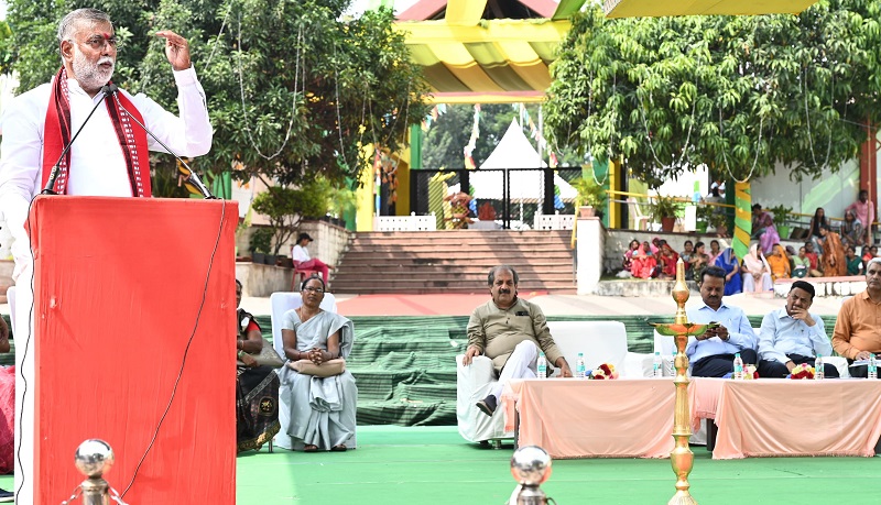 राष्ट्रीय महिला किसान दिवस पर भोपाल हाट में कार्यक्रम को संबोधित करते हुए मंत्री पटेल राष्ट्रीय महिला किसान दिवस पर भोपाल हाट में कार्यक्रम को संबोधित करते हुए मंत्री पटेल