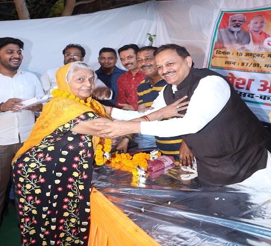 कानपुर सांसद आपके द्वार चौपाल का द्शय् कानपुर सांसद आपके द्वार चौपाल का द्शय्
