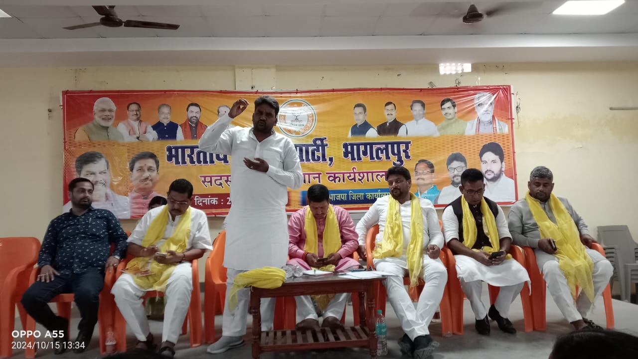 संबोधित करते अतिथि