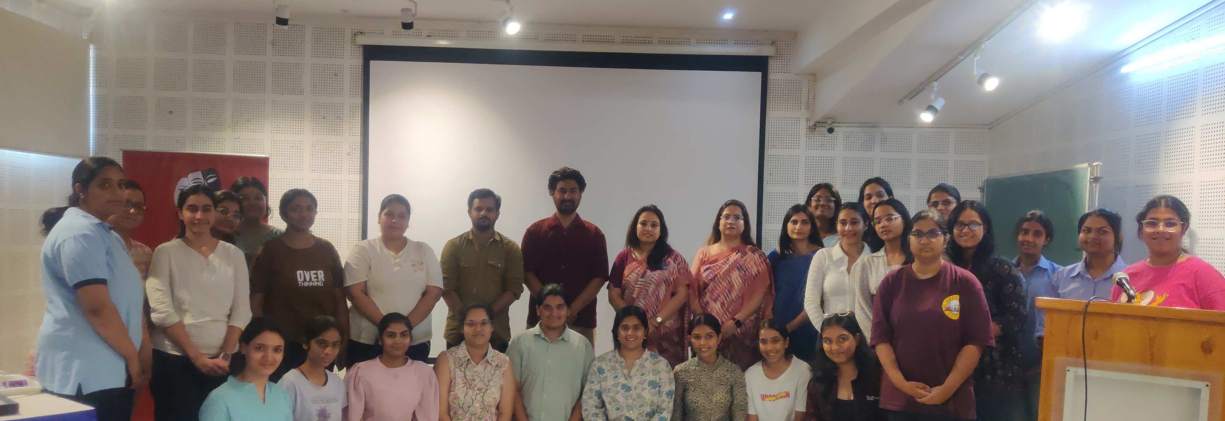 द आइडिया और द स्टोरी एंड द फ़िल्म विषय पर कार्यशाला का आयोजन द आइडिया और द स्टोरी एंड द फ़िल्म विषय पर कार्यशाला का आयोजन