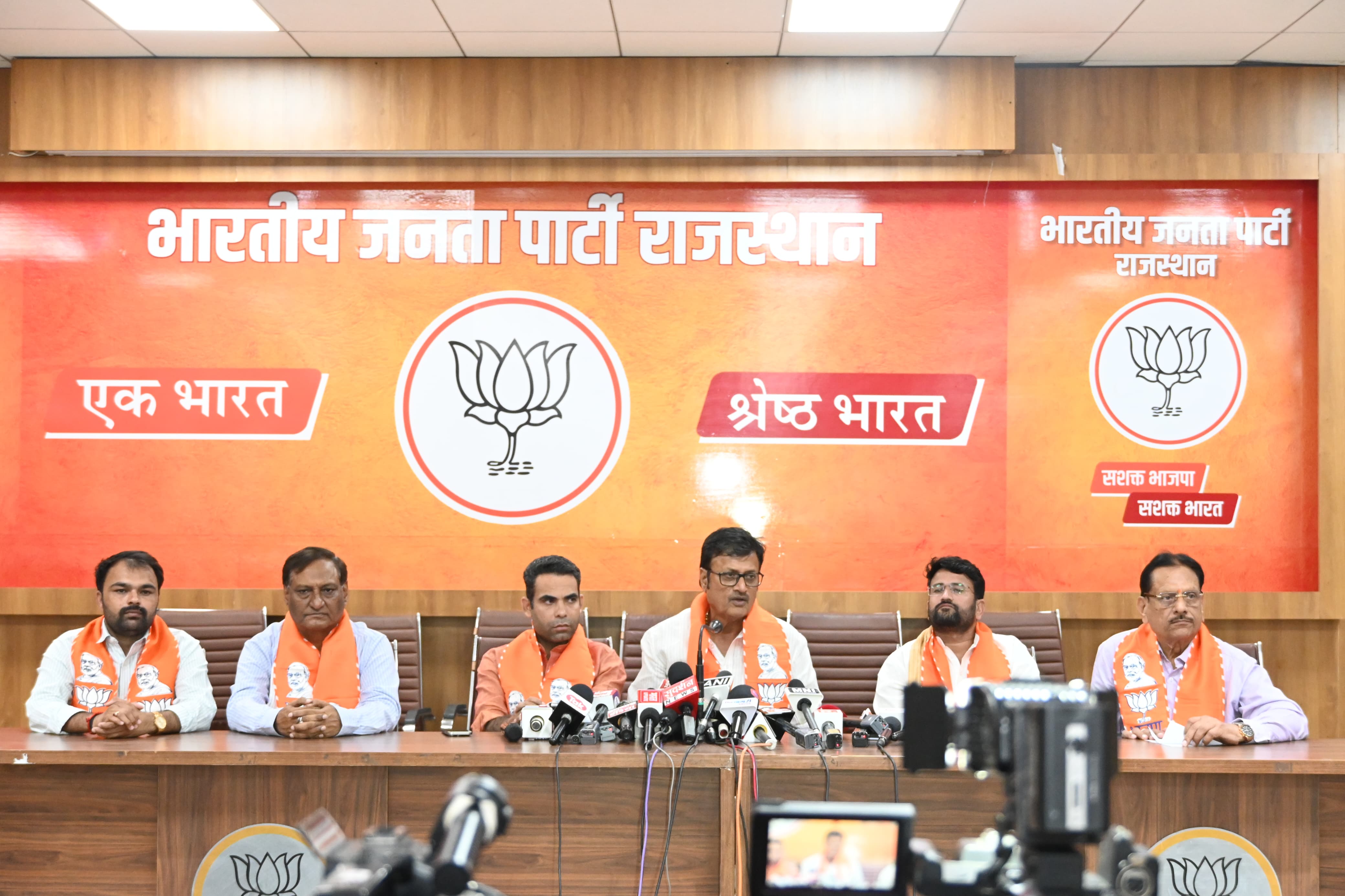 राज्य के इतिहास में पहली बार भर्ती कैलेंडर जारी कर मुख्यमंत्री भजनलाल शर्मा ने उठाया ऐतिहासिक कदमः राजेंद्र राठौड़ राज्य के इतिहास में पहली बार भर्ती कैलेंडर जारी कर मुख्यमंत्री भजनलाल शर्मा ने उठाया ऐतिहासिक कदमः राजेंद्र राठौड़