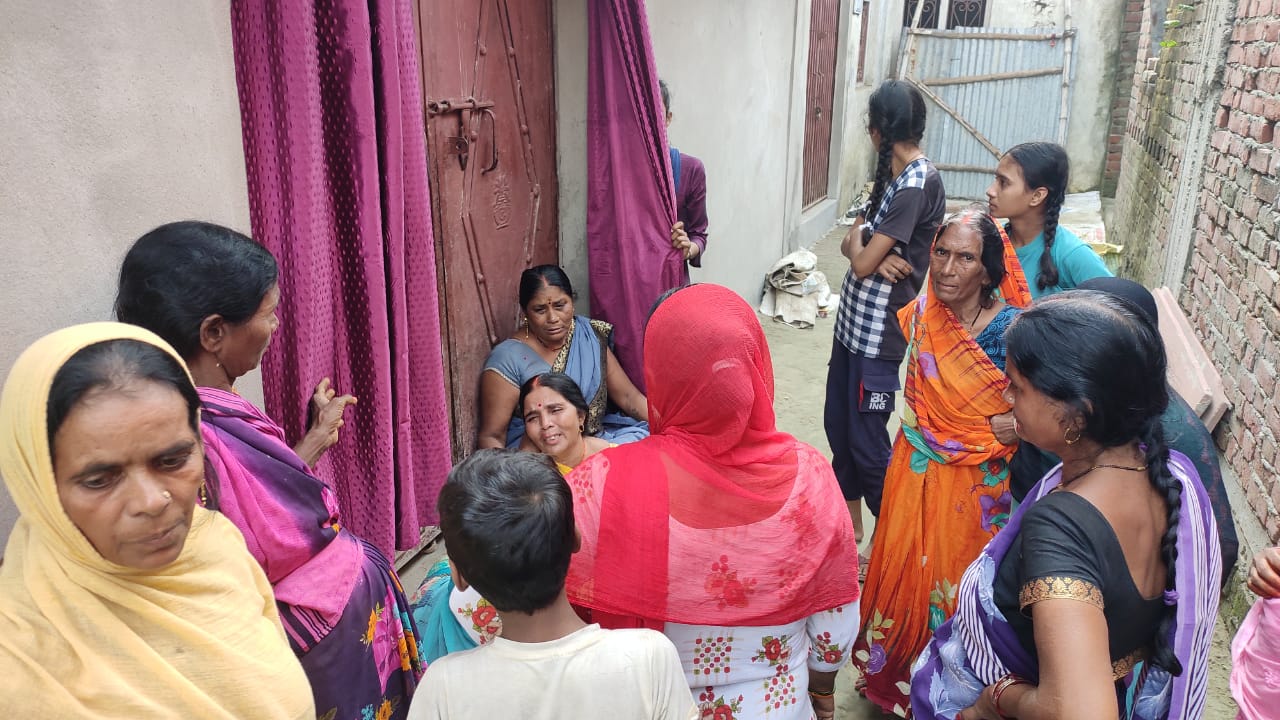 रोते बिलखते परिजन रोते बिलखते परिजन