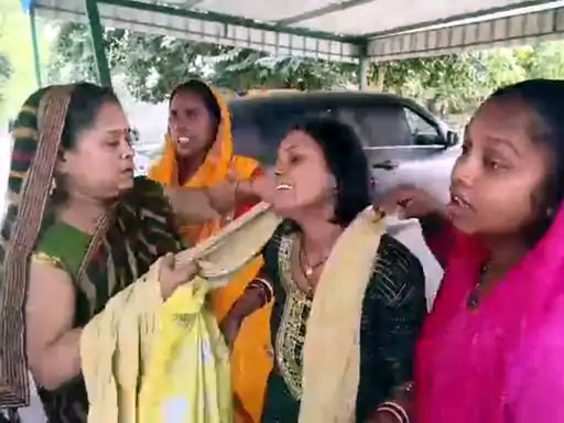 बादशाह खान सिविल अस्पताल में विलाप करते परिजन। बादशाह खान सिविल अस्पताल में विलाप करते परिजन।