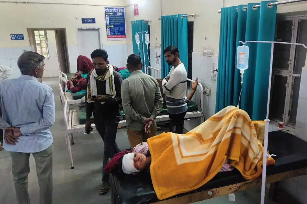 अस्पताल में उपचाररत घायल। अस्पताल में उपचाररत घायल।