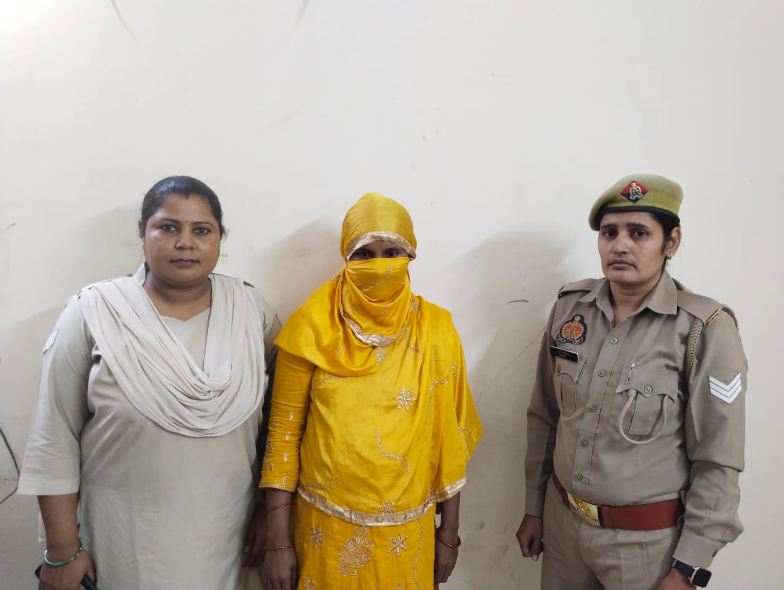 आरोपी नौकरानी रीना पुलिस हिरासत में आरोपी नौकरानी रीना पुलिस हिरासत में