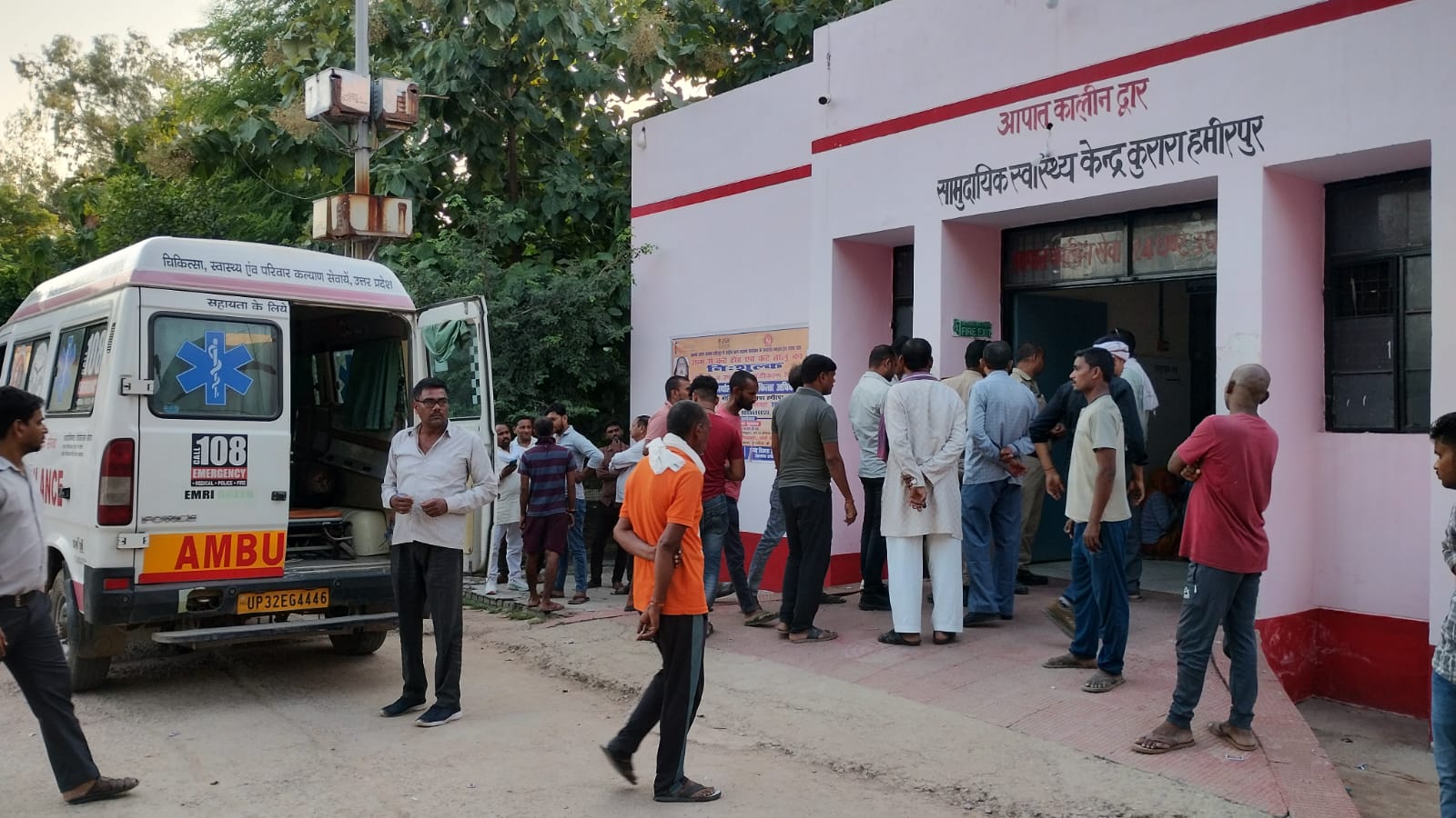 फोटो-16 एचएएम-13 खेत में ट्रैक्टर पलटने से चालक की मौत फोटो-16 एचएएम-13 खेत में ट्रैक्टर पलटने से चालक की मौत