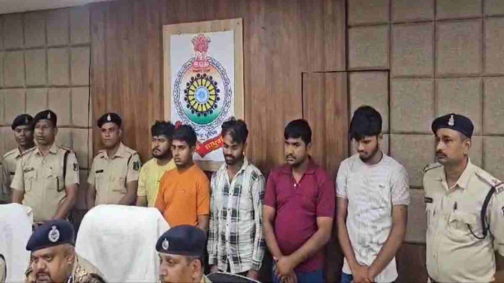 सूरजपुर दोहरे हत्याकांड मामले में गिरफ्तार आरोपित सूरजपुर दोहरे हत्याकांड मामले में गिरफ्तार आरोपित