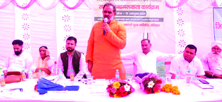 कार्यक्रम को सम्बोधित करते हुए स्वामी यतीश्वरानदं कार्यक्रम को सम्बोधित करते हुए स्वामी यतीश्वरानदं