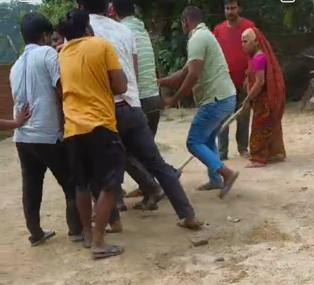 वायरल वीडियो के मामले में पुलिस ने 11 नामजद व 3 अज्ञात के विरुद्ध दर्ज किया मुकदमा वायरल वीडियो के मामले में पुलिस ने 11 नामजद व 3 अज्ञात के विरुद्ध दर्ज किया मुकदमा