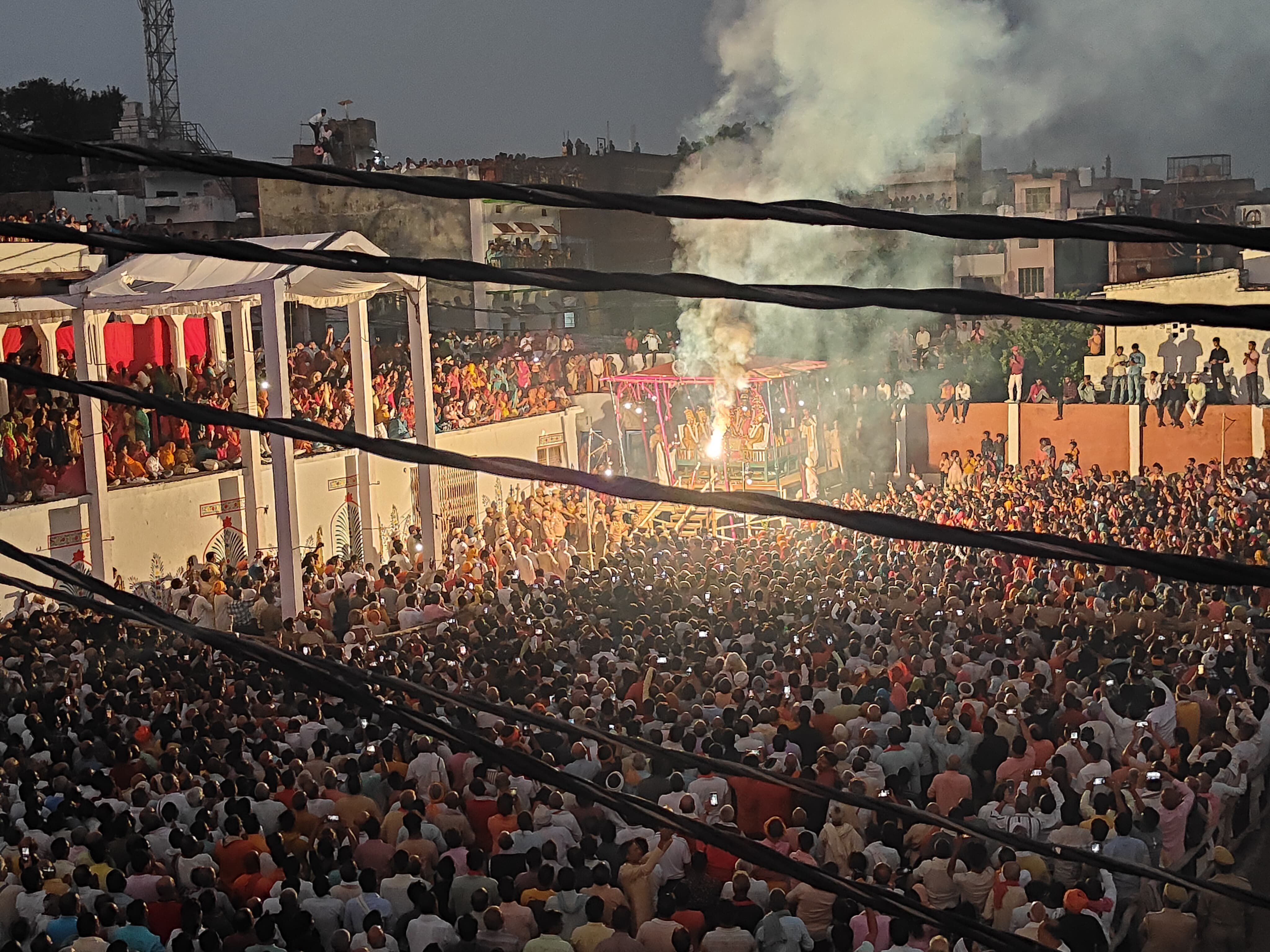 भगवान राम के राजगद्दी के आरती का दुष्य: फोटो बच्चा गुप्ता