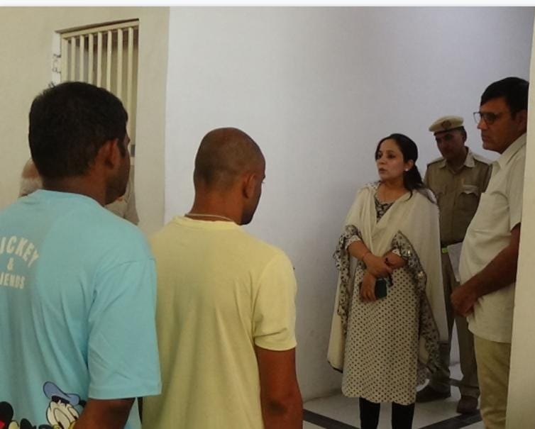 मामलों की सुनवाई करते हुए सीजेएम। मामलों की सुनवाई करते हुए सीजेएम।