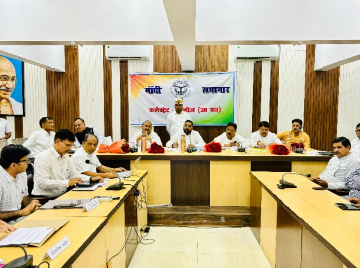 कन्नौज: आर.टी. एक्ट की सही जानकारी न दे पाए तो भड़क गई विधायी समिति कन्नौज: आर.टी. एक्ट की सही जानकारी न दे पाए तो भड़क गई विधायी समिति
