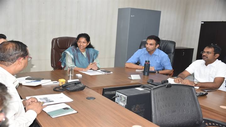एयरपोर्ट के लोकार्पण की तैयारियों की समीक्षा एयरपोर्ट के लोकार्पण की तैयारियों की समीक्षा