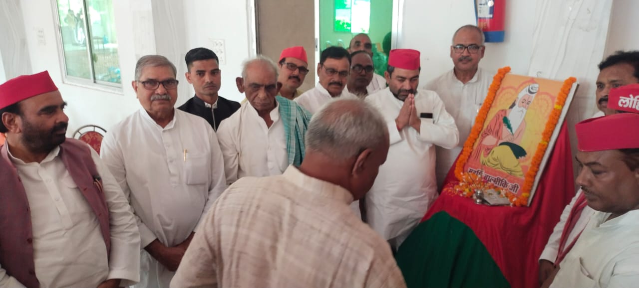 महर्षि बाल्मीकि का जीवन तपस्या और ज्ञान का प्रतीक:-राकेश मौर्य महर्षि बाल्मीकि का जीवन तपस्या और ज्ञान का प्रतीक:-राकेश मौर्य