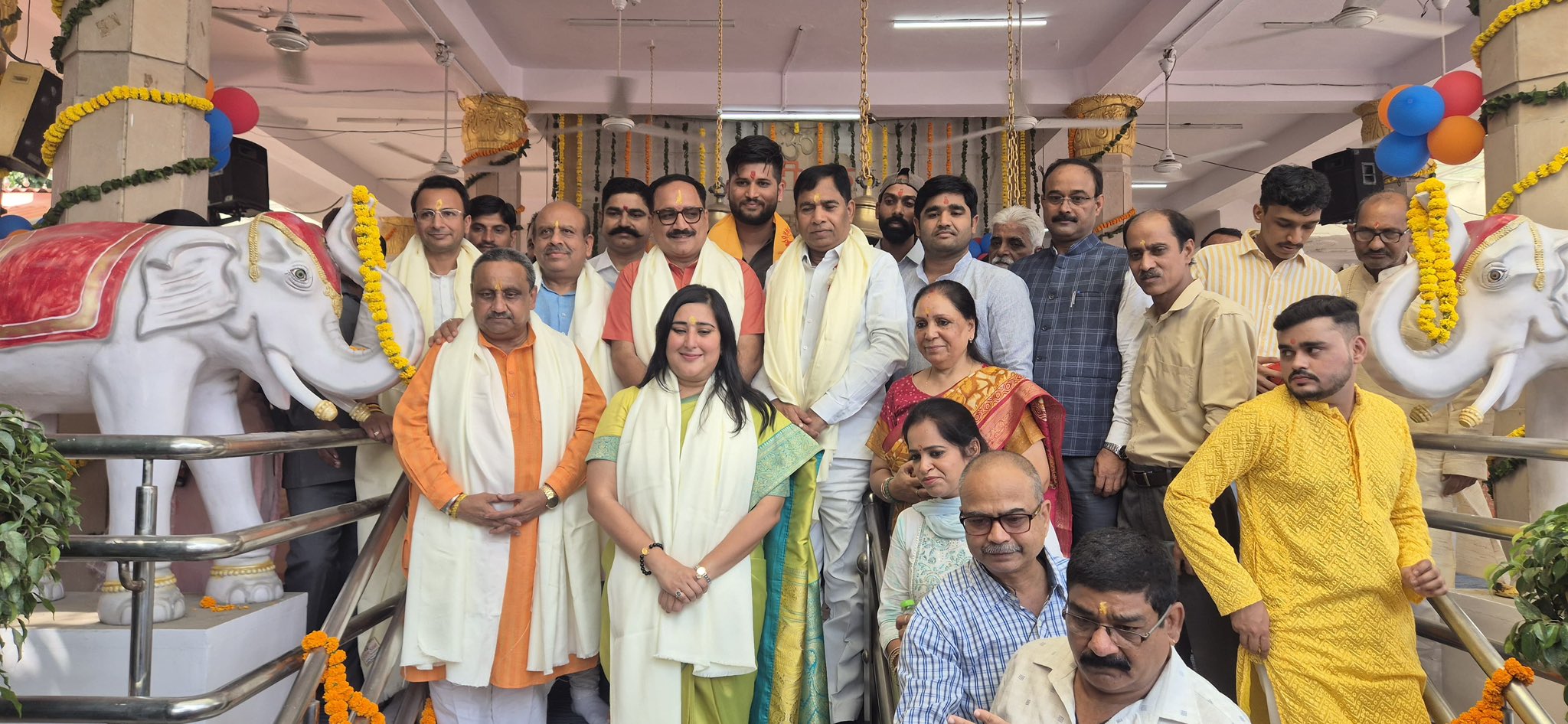 भाजपा के नेताओं ने वाल्मीकि जयंती पर महर्षि वाल्मीकि मंदिर में पूजा-अर्चना की भाजपा के नेताओं ने वाल्मीकि जयंती पर महर्षि वाल्मीकि मंदिर में पूजा-अर्चना की