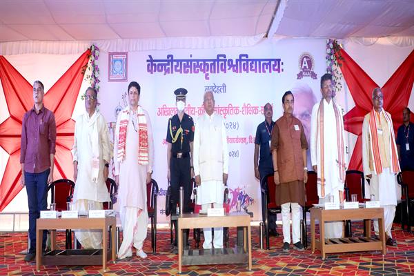 राज्यपाल पटेल अखिल भारतीय स्पर्धा के शुभारम्भ कार्यक्रम में शामिल हुए राज्यपाल पटेल अखिल भारतीय स्पर्धा के शुभारम्भ कार्यक्रम में शामिल हुए