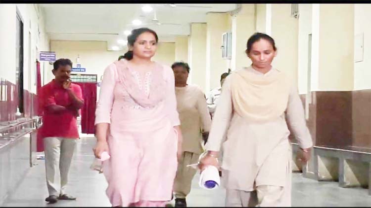 निलंबित आईएएस रानू साहू निलंबित आईएएस रानू साहू