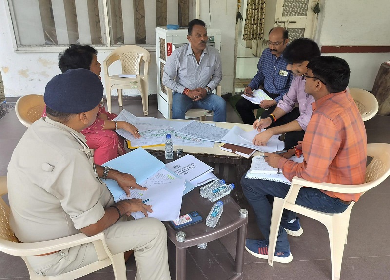 निर्माणाधीन जेल के कार्यों की समीक्षा करते हुए मंत्री सिलावट निर्माणाधीन जेल के कार्यों की समीक्षा करते हुए मंत्री सिलावट