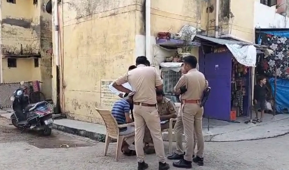 मौके पर पुलिस मौके पर पुलिस