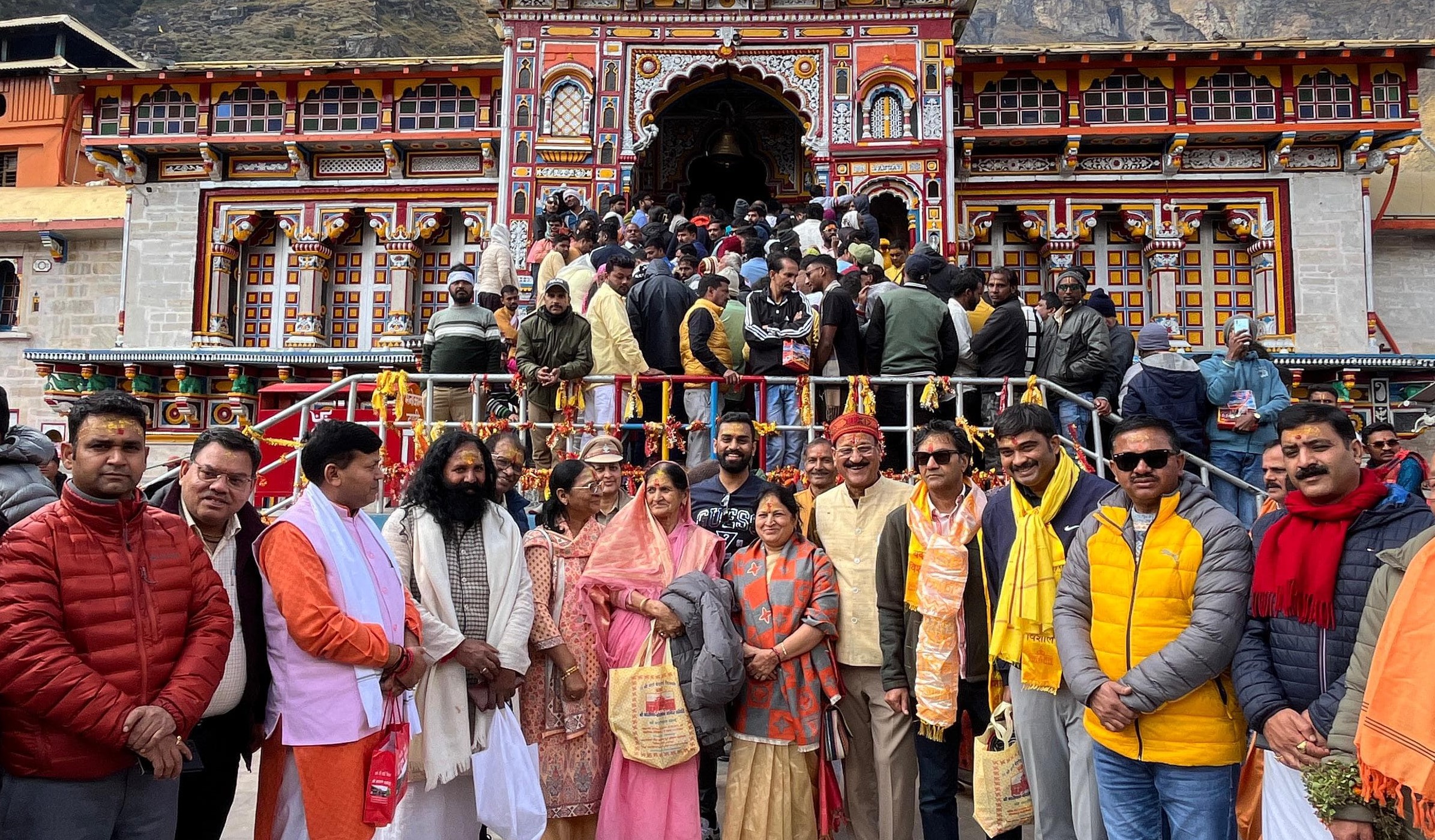 बदरीनाथ के दर्शन को पहुंचे काबीना मंत्री सुबोध उनियाल। बदरीनाथ के दर्शन को पहुंचे काबीना मंत्री सुबोध उनियाल।
