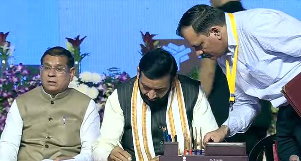 नायब सैनी शपथ ग्रहण करते हुए नायब सैनी शपथ ग्रहण करते हुए