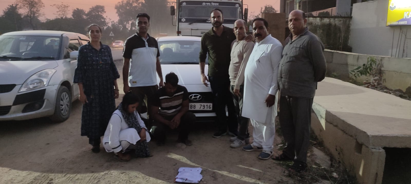 चिट्टे के साथ पकड़े गए आरोपित पुलिस के साथ। चिट्टे के साथ पकड़े गए आरोपित पुलिस के साथ।