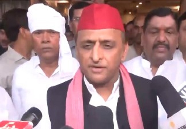 बहराइच के हत्याेराेपियाें के साथ हुए पुलिस एनकाउंटर पर बाेलते सपा प्रमुख अखिलेश यादव बहराइच के हत्याेराेपियाें के साथ हुए पुलिस एनकाउंटर पर बाेलते सपा प्रमुख अखिलेश यादव