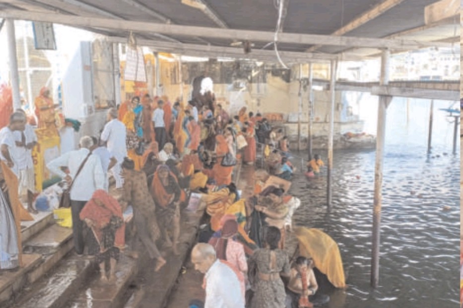 तीर्थराज पुष्कर सरोवर में कार्तिक स्नान शुरु, कार्तिक पूर्णिमा तक रहेगा जारी