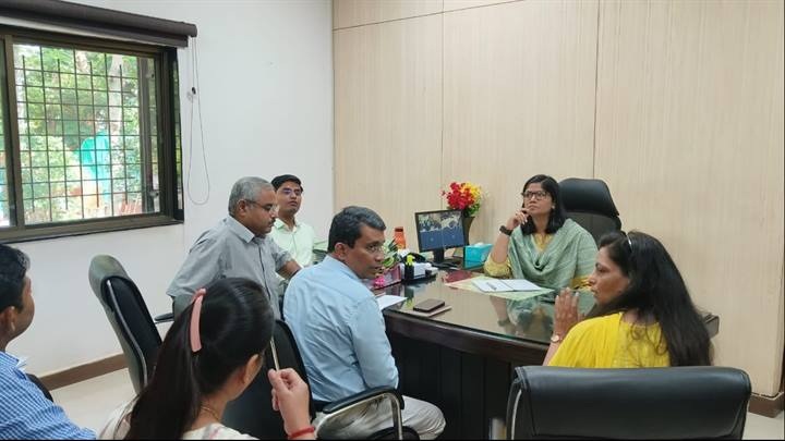 स्ट्रीट लाइट को लेकर कलेक्टर ने बुलाई बैठक स्ट्रीट लाइट को लेकर कलेक्टर ने बुलाई बैठक