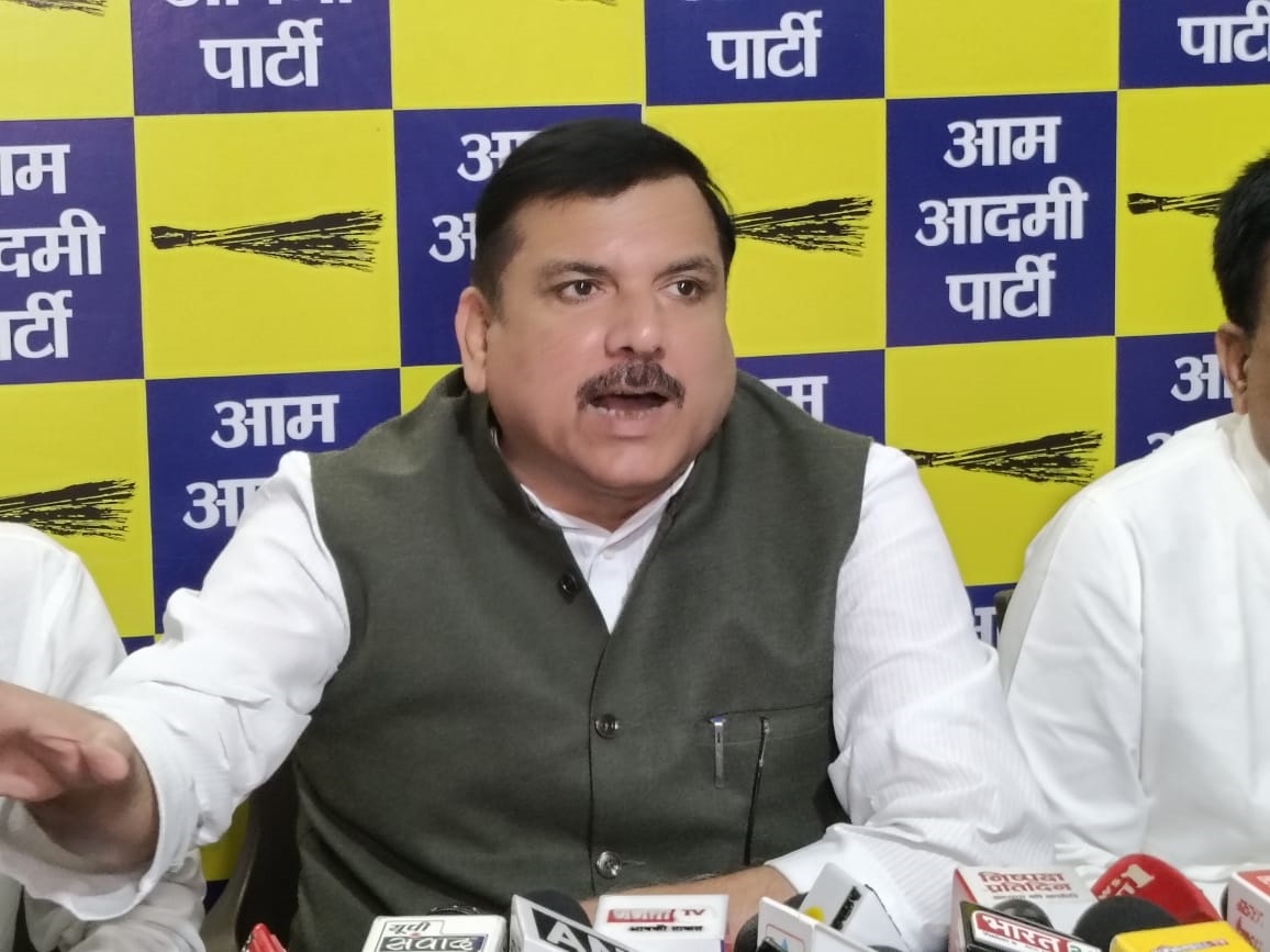 आम आदमी पार्टी के उत्तर प्रदेश प्रभारी एवं सांसद संजय सिंह ने राजधानी लखनऊ के पार्टी कार्यालय में पत्रकारों को सम्बोधित आम आदमी पार्टी के उत्तर प्रदेश प्रभारी एवं सांसद संजय सिंह ने राजधानी लखनऊ के पार्टी कार्यालय में पत्रकारों को सम्बोधित