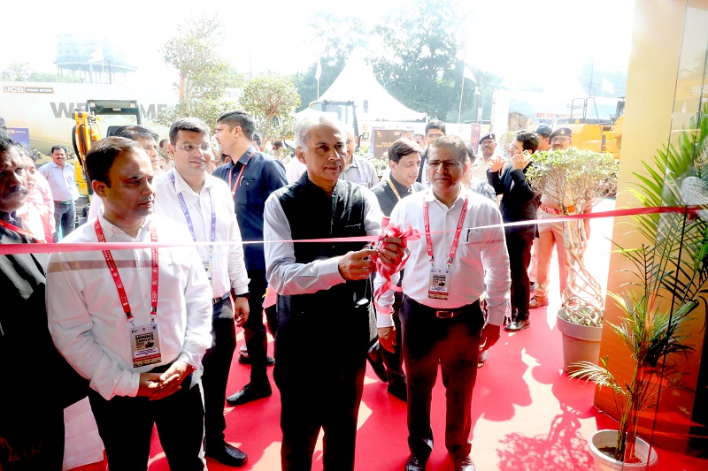 मध्य प्रदेश माइनिंग कॉन्क्लेव-2024 की प्रदर्शनी का उद्घाटन करते हुए प्रमुख सचिव अनुराग जैन मध्य प्रदेश माइनिंग कॉन्क्लेव-2024 की प्रदर्शनी का उद्घाटन करते हुए प्रमुख सचिव अनुराग जैन