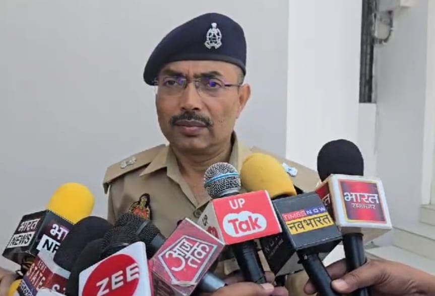 जानकारी देते एसपी सिटी जानकारी देते एसपी सिटी