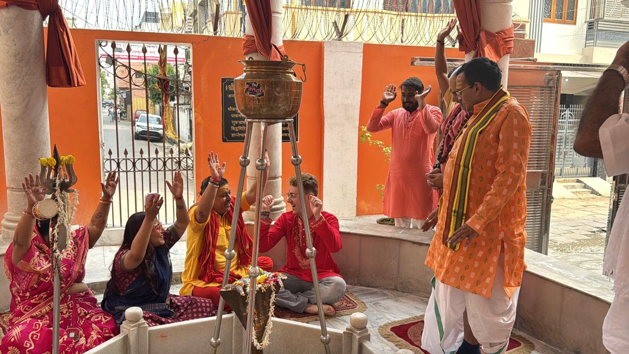 लिथुआनिया के हेनरिक अब केशव : फोटो बच्चा गुप्ता लिथुआनिया के हेनरिक अब केशव : फोटो बच्चा गुप्ता
