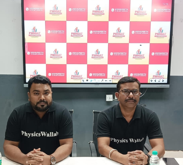 शुक्रवार को देहरादून में फिजिक्स वाला (पीडब्लू) विद्यापीठ के वरिष्ठ अधिकारियों ने पत्रकारों से बातचीत शुक्रवार को देहरादून में फिजिक्स वाला (पीडब्लू) विद्यापीठ के वरिष्ठ अधिकारियों ने पत्रकारों से बातचीत