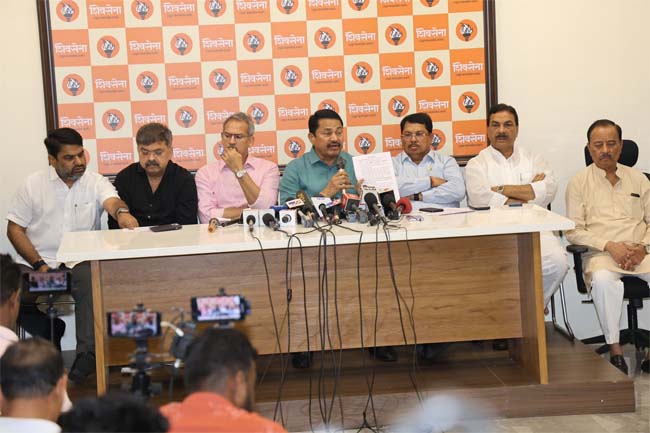 महाविकास आघाड़ी ने सरकार पर प्रशासकीय मशीनरी के दुरुपयोग का आरोप लगाया महाविकास आघाड़ी ने सरकार पर प्रशासकीय मशीनरी के दुरुपयोग का आरोप लगाया