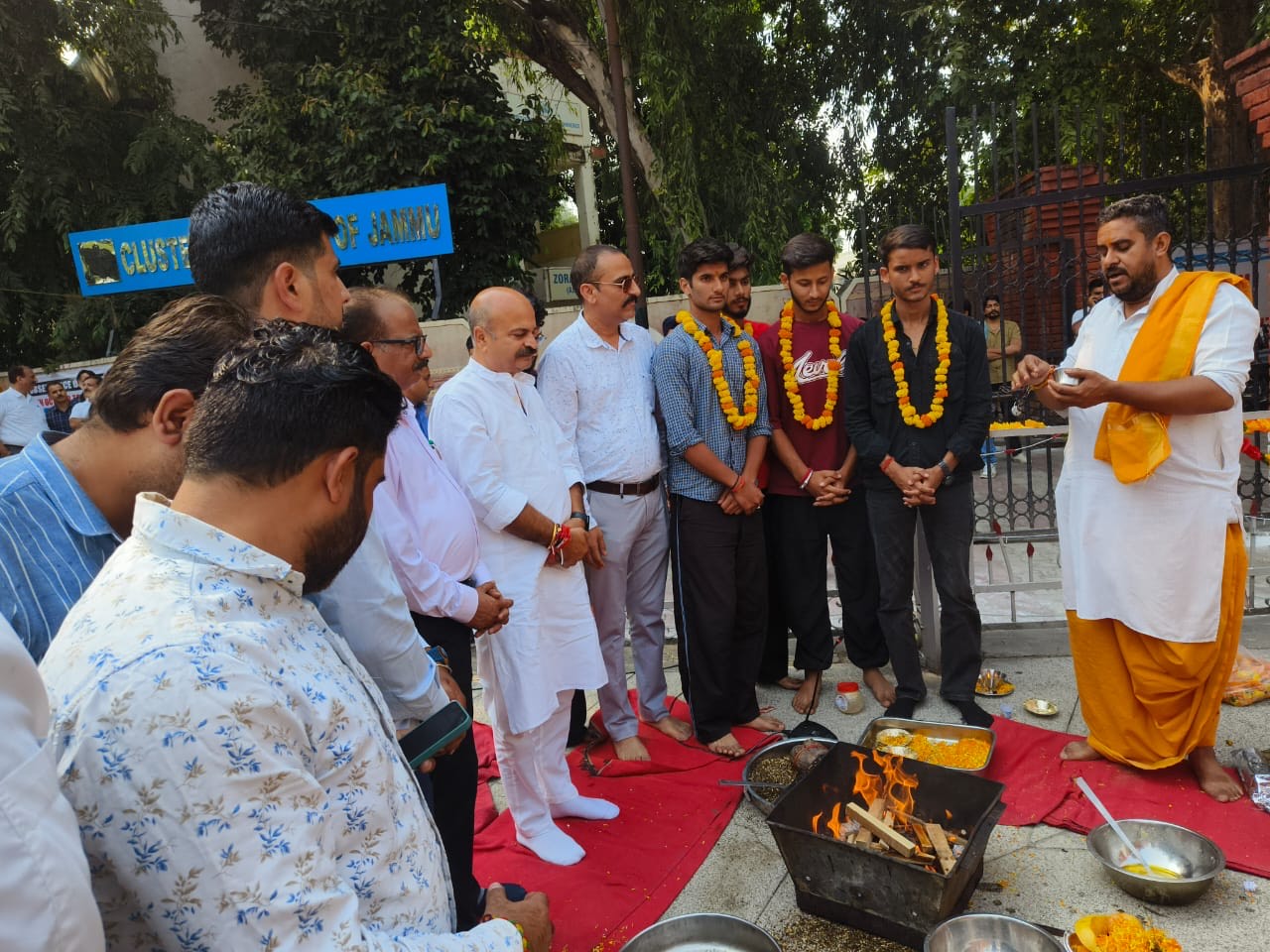 जम्मू में छात्र शहीदों के सम्मान में तीन दिवसीय उपवास का समापन, शैक्षिक सुधारों की वकालत की जम्मू में छात्र शहीदों के सम्मान में तीन दिवसीय उपवास का समापन, शैक्षिक सुधारों की वकालत की